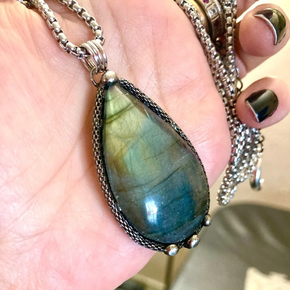 Natural dark blue green iridescent flash labradorite gemstone boho moon necklace - Picture 8 of 14